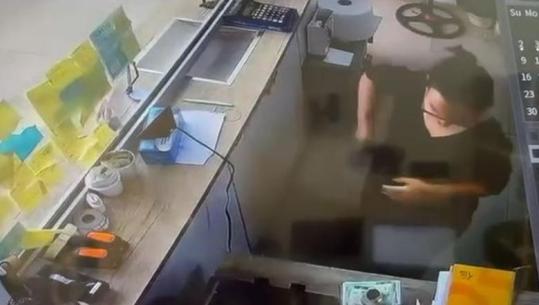 Vlorë/ Pronari i një exchange denoncon në Polici: Punonjësja mori shumën prej 5 mijë eurosh dhe u zhduk! Kishte vetëm një ditë që kishte nisur punë (VIDEO)
