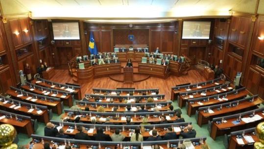 Takimi Kurti-Abdixhiku pa një marrëveshje për institucionet e reja, mbahet sot seanca konstituive e Kuvendit të Kosovës