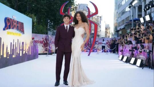Zendaya dhe Tom Holland martohen për herë të dytë! Pas dasmës sekrete, çifti kurorëzohet sërish në një fshat anglez