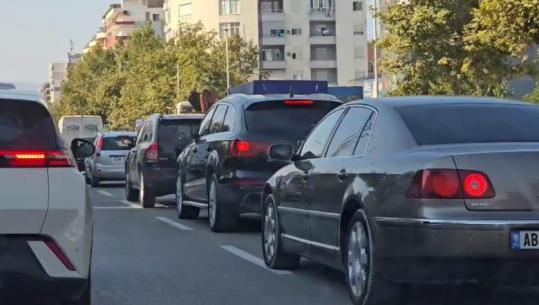 Fluks në Portin e Vlorës, vijnë mijëra emigrantë e turistë! Trafik i rënduar në qytet