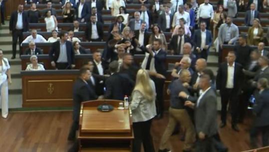 Kriza politike në Kosovë, Kurti kërkon sërish kohë: Të diskutojmë për marrëveshje! Përplasje fizike në Kuvend