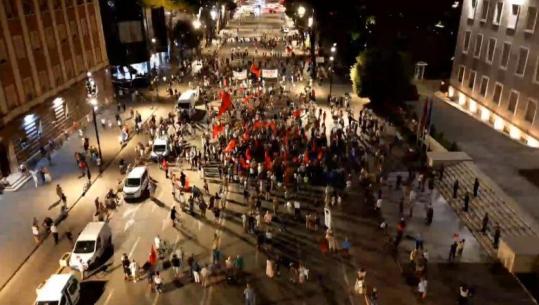 70 ditë protestë/ Thirrje nga sheshi pas tërheqjes së Kullurit: Ata që kanë hatërmbetje, ejani të flasim! Refuzojnë ‘Besën’ e Ramës