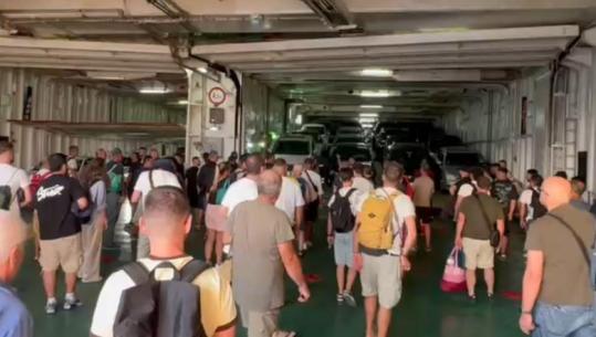 Piku i sezonit turistik, pushuesit dynden drejt Shqipërisë! Mijëra hyrje nga portet dhe pikat kufitare, radhë në Kakavijë