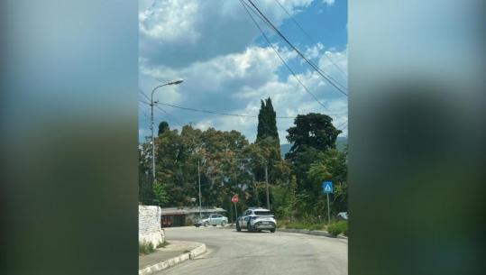 Ardian Çapja s’u lejua të merrte pjesë në varrimin e nënës, policia rrethon varrezat