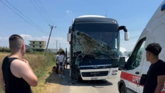 Kamioni përplaset me autobusin me pasagjerë në aksin Elbasan–Peqin, nuk ka të lënduar