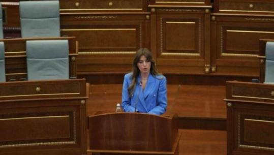 Albulena Haxhiu përplaset me deputetët e PDK-së në Kuvend