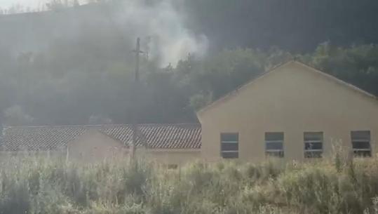 Zjarr në Përlat të Mirditës, flakët rrezikojnë banesat dhe shkollën e fshatit