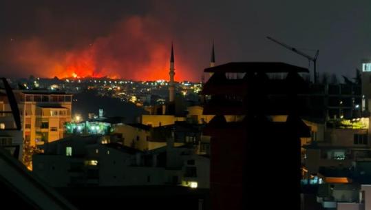 Zjarri pranë Lundrës merr përmasa të mëdha, flakët duken edhe nga Tirana! Report Tv siguron pamjet