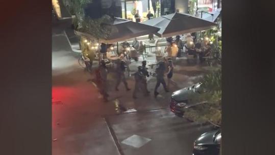 RENEA ‘blindon’ Vlorën, mësyn në 2 banesa për kapjen e personave me rrezikshmëri të lartë kriminale