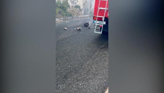 ‘Largohu!’ Pas zjarrit, rrezik i ri në Abaze të Krujës, gurët shkëputen nga mali