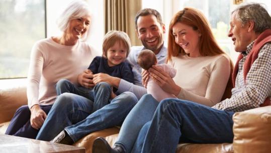 Shqipëria mban ende të forta lidhjet familjare, 24,6 % e popullsisë takohet përditë me familjen