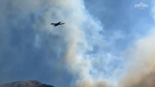 11 vatra aktive/ Përhapen në 3 drejtime flakët në Parkun e Lurës, rrezikojnë disa banesa, ndërhyjnë 2 avionë! S’ka qetësi për Krujën, zjarr pranë Zidollit