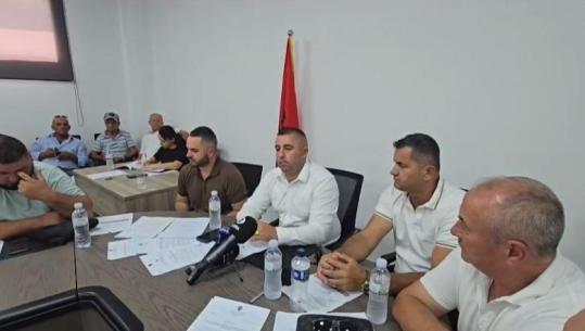 Këshilli Bashkiak i Selenicës i thotë 'jo' bashkimit me Vlorën, këshilltarët e PS dhe PD në bllok kundër propozimit për 'Territorialen'