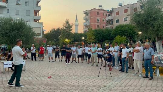 ‘Territorialja’/ Banorët e Rrogozhinës në protestë, kundërshtojnë shkrirjen me bashkinë Kavajë: Nëse ka probleme në mbledhjen e të ardhurave, përmirësoni administrimin!