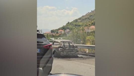 Incident në autostradën Tiranë-Elbasan, merr flakë makina e ngecur në trafik