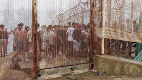 Jo më nga deti! Qindra emigrantë tentojnë kalimin e kufirit në Ceuta nga mali