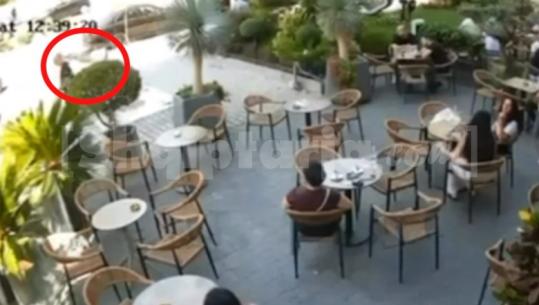 Atentat i dështuar në Elbasan/ Tentoi të vriste një qytetar në një lokal por i ngeci arma, shpallet në kërkim 