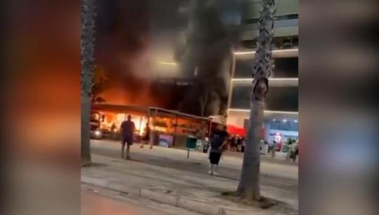 Natë tmerri! Përfshihet nga flakët hoteli në Vlorë, pushuesit hidhen nga ballkoni për të shpëtuar! 7 të lënduar, 5 dërgohen në Tiranë, një vajzë në gjendje të rëndë (VIDEO)