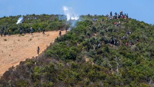 Dështon tentativa e dytë e emigrantëve marokenë për të hyrë në Ceuta, 111 persona në pranga