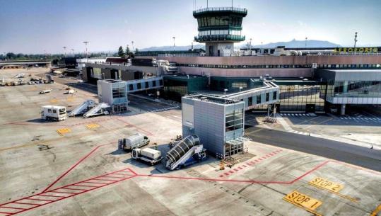 Itali/ Shqiptari dyshohet se pësoi arrest kardiak gjatë uljes së avionit në aeroportin ‘Macroni’, ndërron jetë