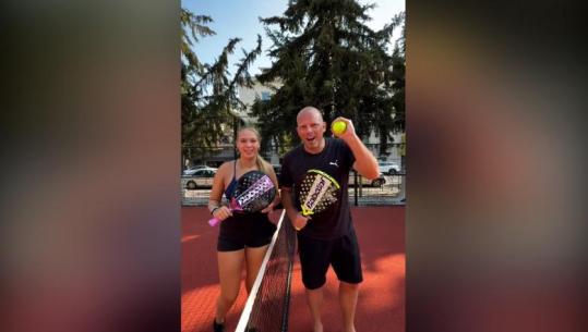 Ministri belg i Mbrojtjes zgjedh Shqipërinë për pushimet verore! Theo Francken luan padel në Berat: Është bukur këtu