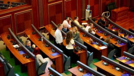 Ngërçi në Kuvendin e Kosovës, PDK letër Avni Deharit: Mos e thelloni shkeljen e Kushtetutës, thirreni seancën me 20 gusht!