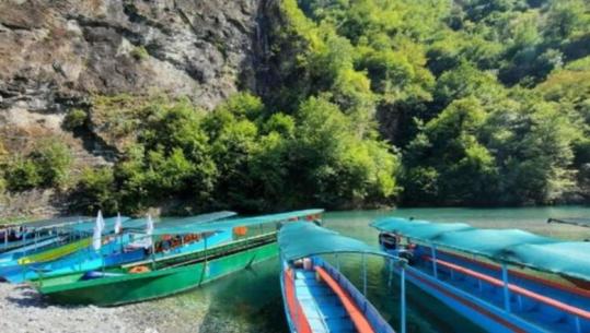 Shkodër/ Përplasen 2 varka me turistë në liqenin e Komanit, raportohet për 8 persona të lënduar