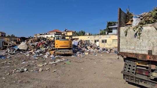 ‘Të mbytur’ nga mbeturinat, banorët e Spitallës protestë ndaj bashkisë: Situatë e padurueshme, largojini!