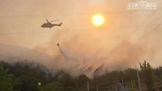 Zjarri në Gojan të Pukës, Ministria e Mbrojtjes: Tre helikopterë në terren, kanë nisur evakuimet! Rreziku më i madh për banesat ka kaluar (VIDEO)