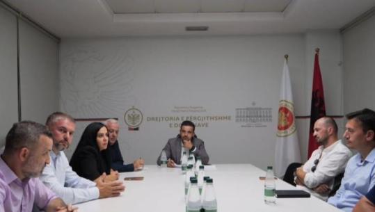 Doganat dialog me operatorët ekonomikë për zbatimin e sistemit të përmirësuar të pullave fiskale