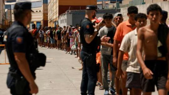 Vala vdekjeprurëse e emigrantëve në Ceuta, në enklavën spanjolle varrosen viktimat e para! Trupat shenjohen me numra