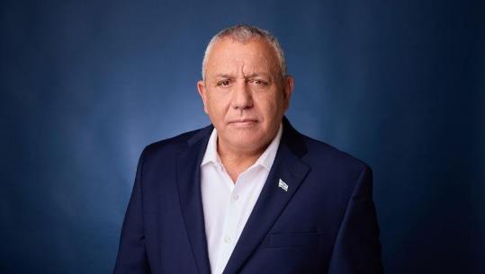 Humbi djalin dhe dy nipërit në Gaza, ky është gjenerali që kërkon të rrëzojë Benjamin Netanyahun në zgjedhjet e tetorit në Izrael