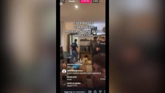 Arrestohet në Milano reperi italian, Tony Boy del në transmetim ‘live’ kur policia i hyn në shtëpi! Efektivët gjejnë drogë e armë
