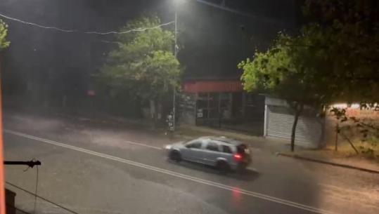 Ndryshon tabloja e motit në Korçë, vapa përvëluese i lë vendin stuhisë së shiut