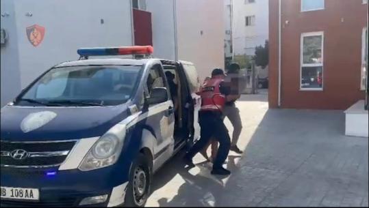Qëlloi me armë zjarri drejt një automjeti të parkuar, arrestohet 32-vjeçari në Kuçovë! Në pranga edhe shoku