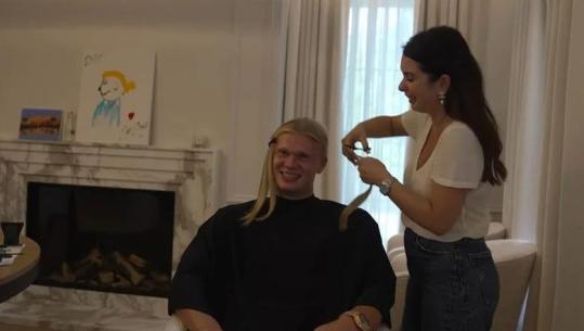 VIDEO/ Erling Haaland u bë viral me stilin e ri të flokëve, kush është shqiptarja që qëndron pas transformimit