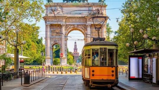 Italia ashpërson Kodin Rrugor, 75 euro gjobë për këmbësorët që përdorin telefonin kur kalojnë rrugën