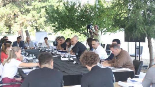 Takimi në Pogradec, ministri Nufi: Një hap drejt koordinimit të prioriteteve dhe objektivave të punës së qeverisë!