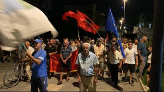 ‘Territorialja’/ Banorët e Divjakës për të 25-ën mbrëmje në protestë, kundërshtojnë shkrirjen me Bashkinë e Lushnjës