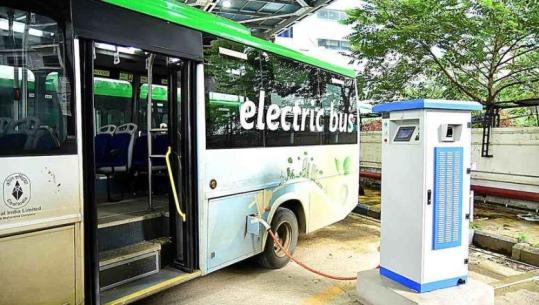 Berati drejt transportit publik elektrik, hapet tenderi 276 milionë lekë për autobusë dhe stacione inteligjente