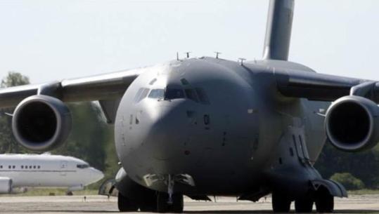 Një avion ushtarak amerikan ulet në Moskë, mister ‘misioni’ i tij! Autoritetet ruse ‘kyçin’ gojën