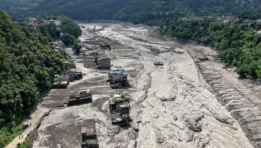 Përmbytje të mëdha në Nepal, 8 të vdekur dhe qindra të zhdukur! Mes tyre 291 turistë
