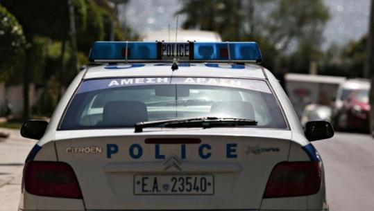 Tjetër tragjedi në Greqi, shqiptari vret gruan me thikë, më pas pi benzinë për t’i dhënë fund jetës! Një nga fëmijët njoftoi policinë
