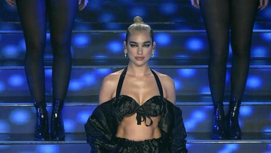 Dua Lipa rikthehet në Sanremo, jo vetëm si e ftuar por edhe në rolin e bashkë-prezantueses