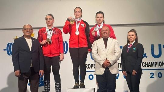 Maida Lozi kampione e Evropës, peshëngritësja shqiptare shkëlqen me dy medalje ari dhe një argjendi