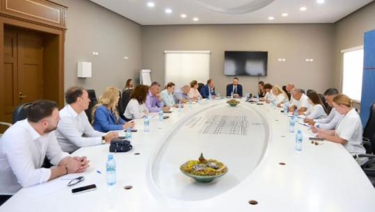 ‘Besa’, ministri Lamallari mbledh prefektët, u përcjell porositë e Ramës: Çdo shqetësim i qytetarëve meriton përgjigje!
