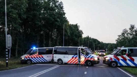 Sulm me thikë pranë stacionit qendror të trenit në Amsterdam, plagosen katër persona! Mes tyre dhe autori i dyshuar