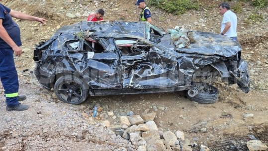 Mirditë/ 20-vjeçari humb kontrollin e mjetit dhe përfundon në greminë, vdes pasagjeri! Shoferi dhe një i mitur në gjendje të rëndë te Trauma (FOTOT+VIDEO)