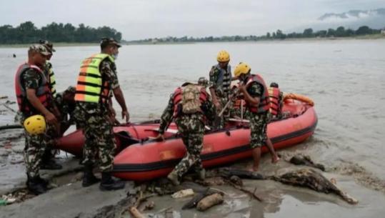 Përmbytjet në Nepal, mbi 903 viktima dhe 4247 të zhdukur! Rrëfimet e të mbijetuarve: Rrjedha e ujit më mori familjen! S’ka mbetur më asgjë