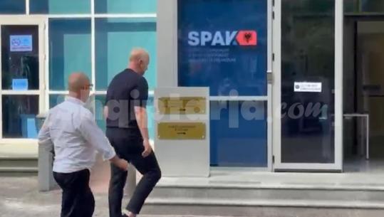 Dyshohet se fshehu vilën e Belinda Ballukut në Drimadhes, Igli Tare paraqitet në SPAK 